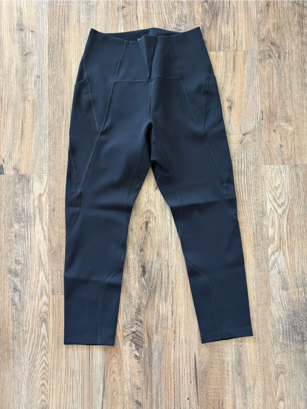 NWOT LNDR “Lightspeed” 6/8 Leggings (medium)